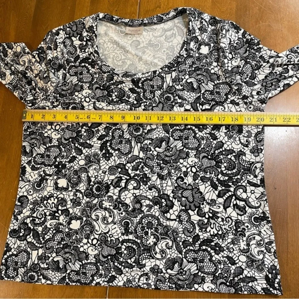 Chico’s Easywear Black‎ and White Floral Lace Print Long Sleeve Scoop Neck Top